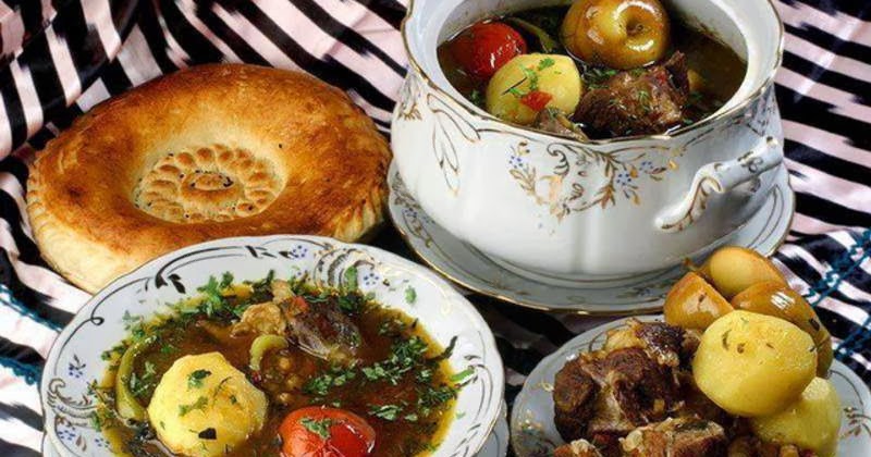 Блюдо из картофеля мяса лука моркови Блюдо из картофеля мяса лука моркови