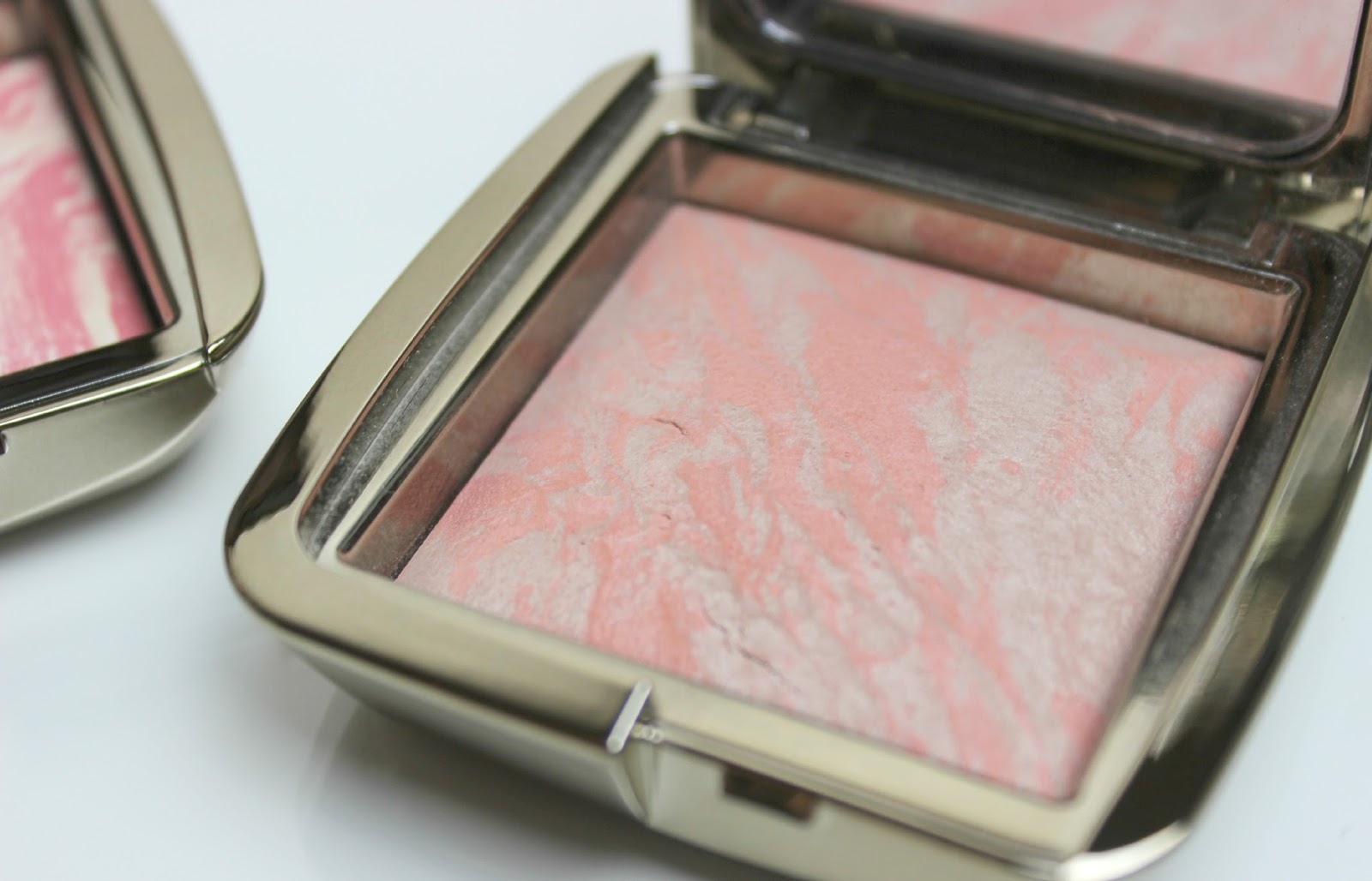 Hourglass Ambient Lighting Blush in Dim Infusion A picture of Hourglass Ambient Lighting Blush in Dim Infusion