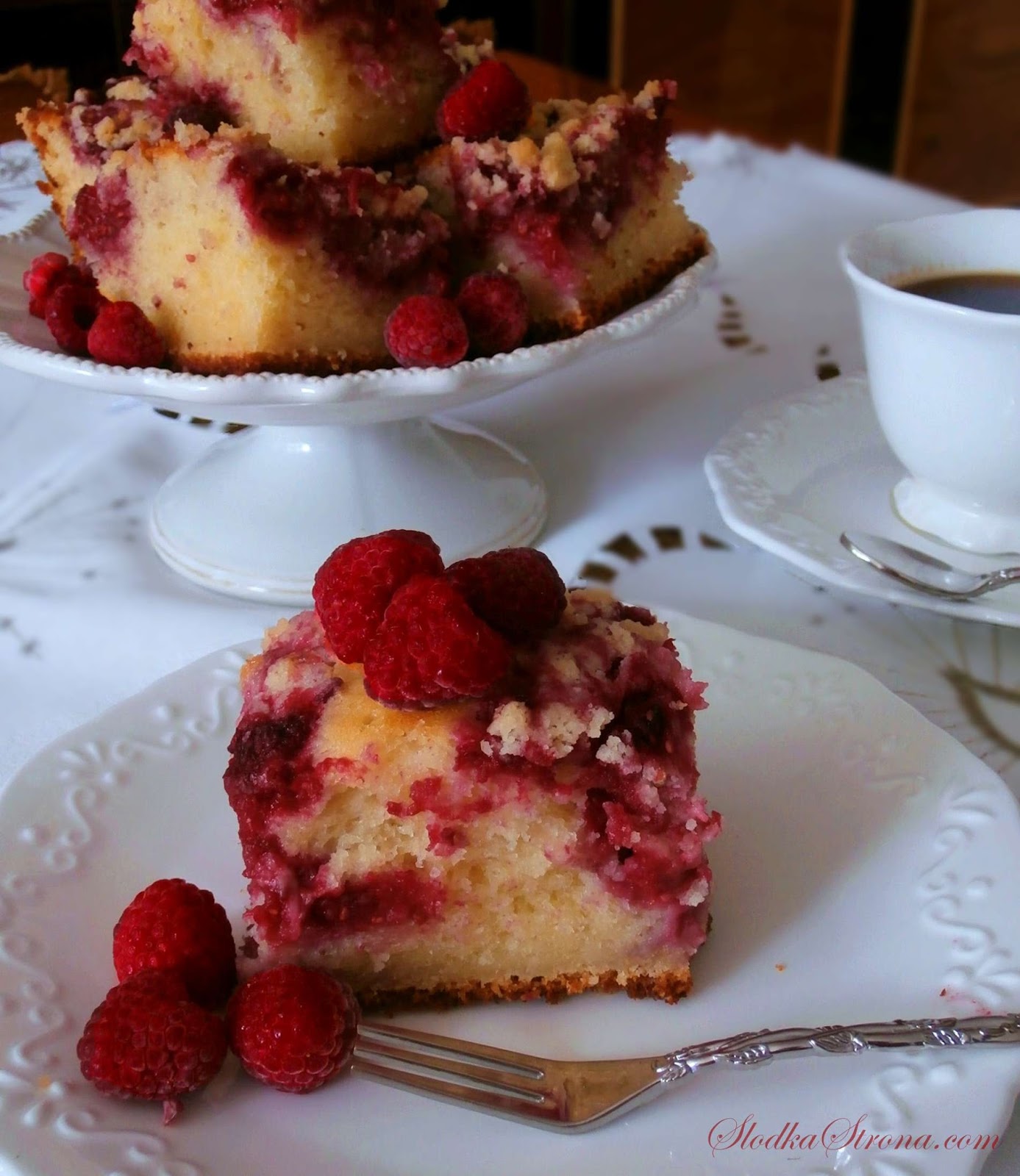 Ciasto Jogurtowe z Kruszonką i Owocami - Przepis - Słodka Strona