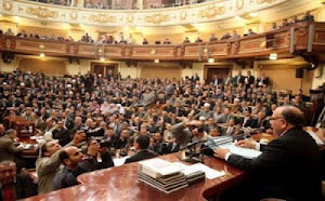 مجلس الشعب يتلقى من المجلس العسكري قرار حله ومنع دخول الاعضاء
