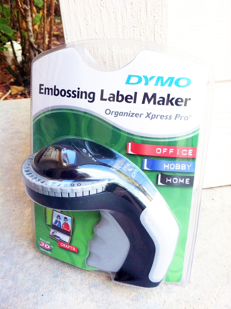 Awesomeness of Crafting Using Dymo Handheld Embosser