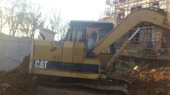 Cat E70B
