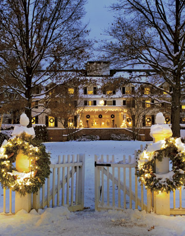 Vrata i kapije Beautiful+house+with+gates+and+snow+countryliving.com
