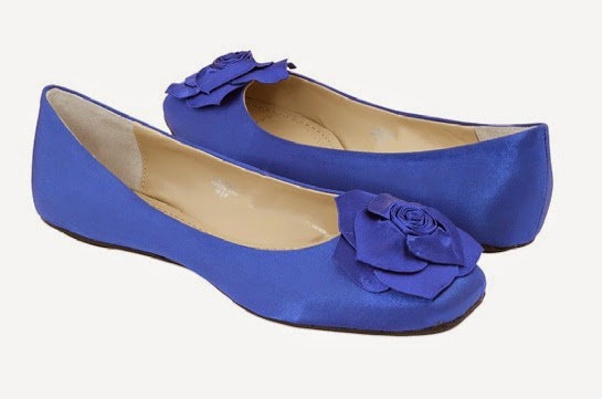 Flat Shoes Kebesaran? Akali dengan Cara Ini! Flat Shoes Kebesaran? Akali dengan Cara Ini!
