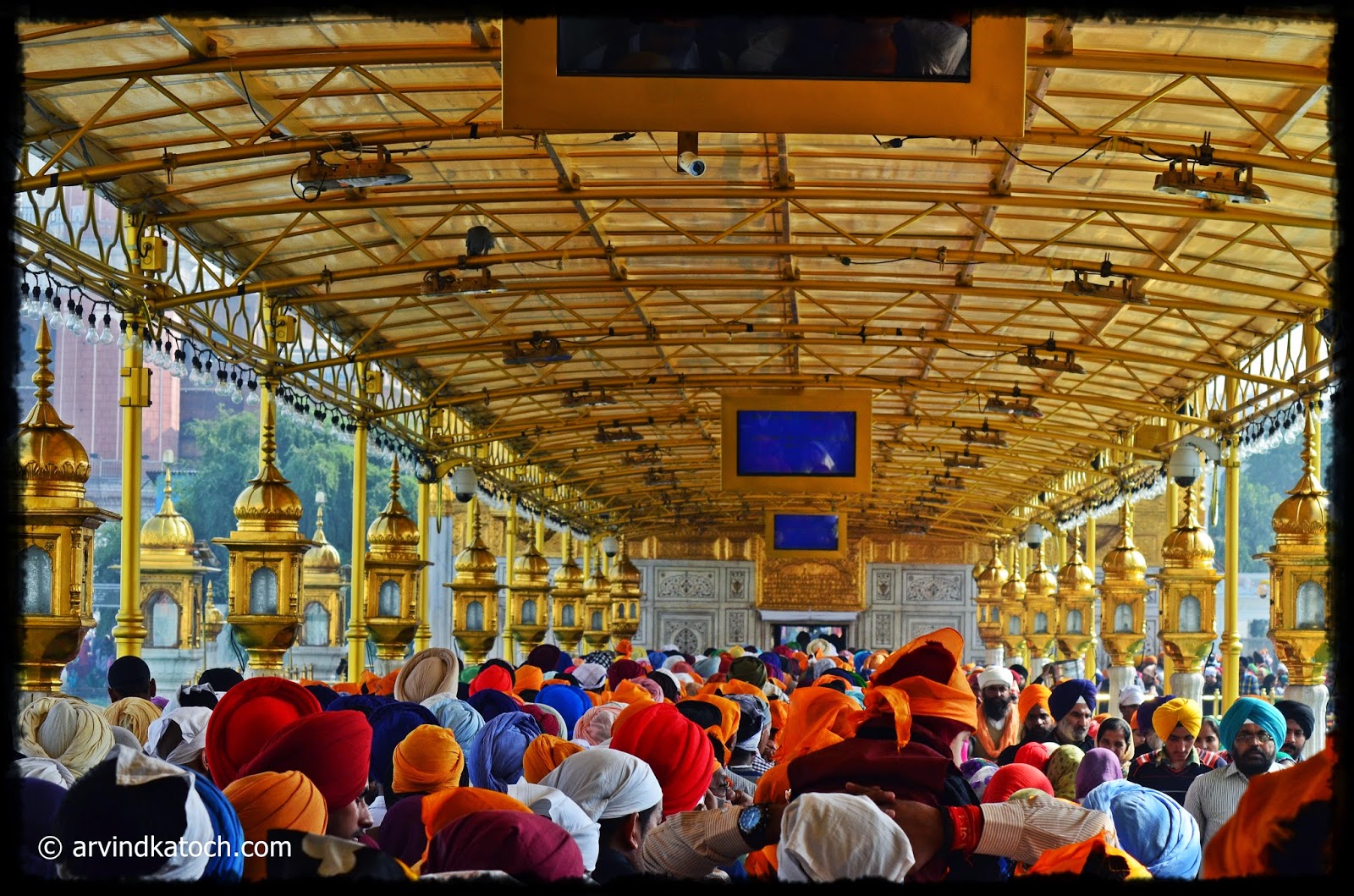 Rush of Devotees at Golden Temple Golden Temple, Amristsar. devotees, entry point,