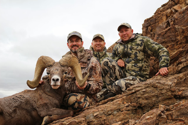 Arizona+Desert+Bighorn+Sheep+Hunting+Photo+Unit+15D+with+Colburn+and+Scott+Outfitters+and+hunter+Terry+Lancaster+4.JPG