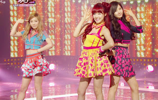 [FANYISM] [VER 9] Eye Smile(¯`'•.¸ Hoàng Mĩ Anh ¸.•'´¯) ♫ ♪ ♥ Tiffany Hwang ♫ ♪ ♥ Ngơ House - Page 29 Twinkle+ending+pose_01