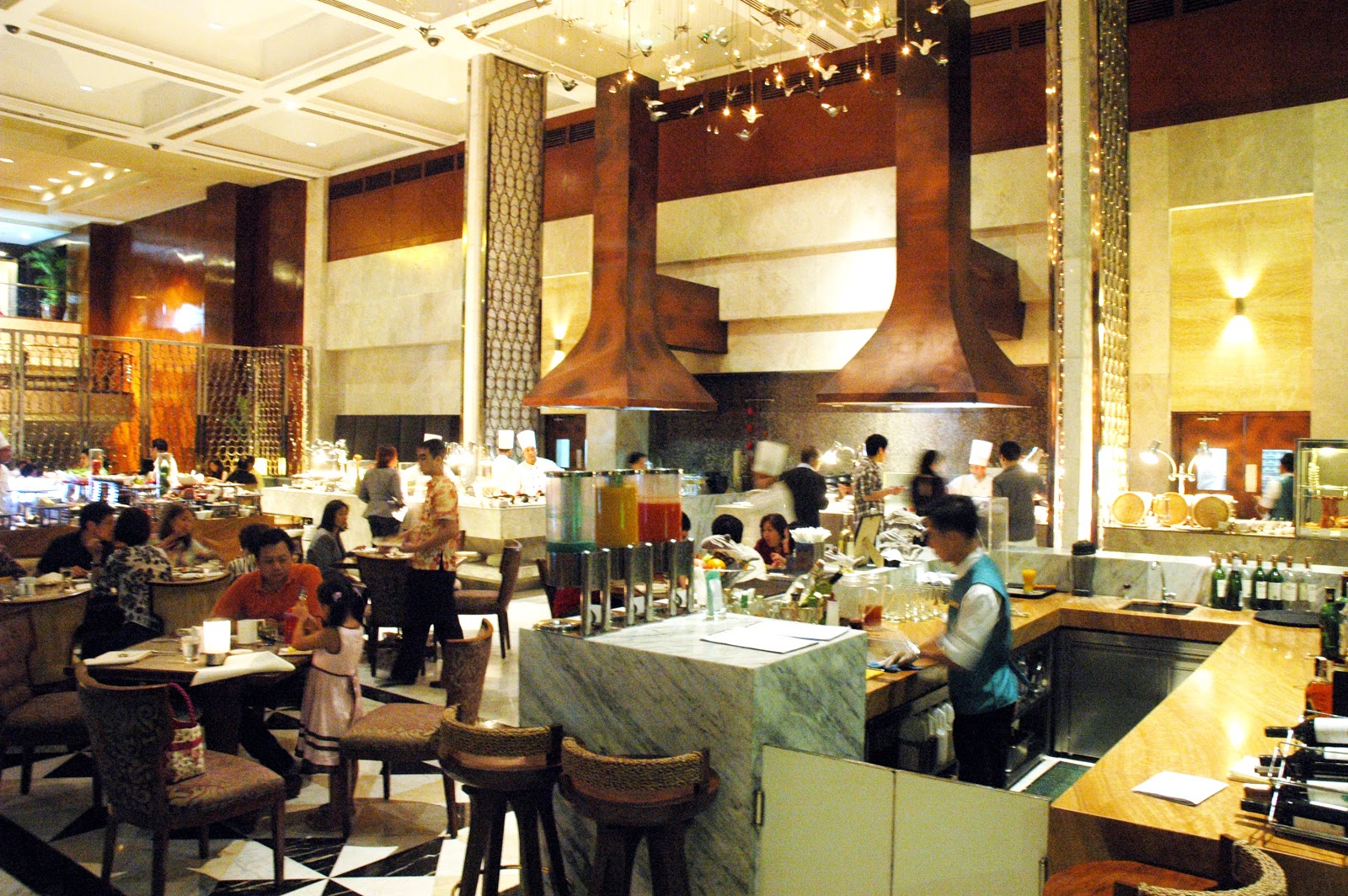 DUDE FOR FOOD Awesome Lobster Buffet at Diamond Hotel's Corniche