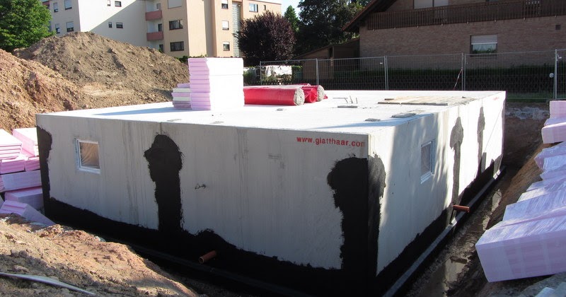 Unser Hausbau mit OKAL: Kellerabdichtung / Abflussrohre