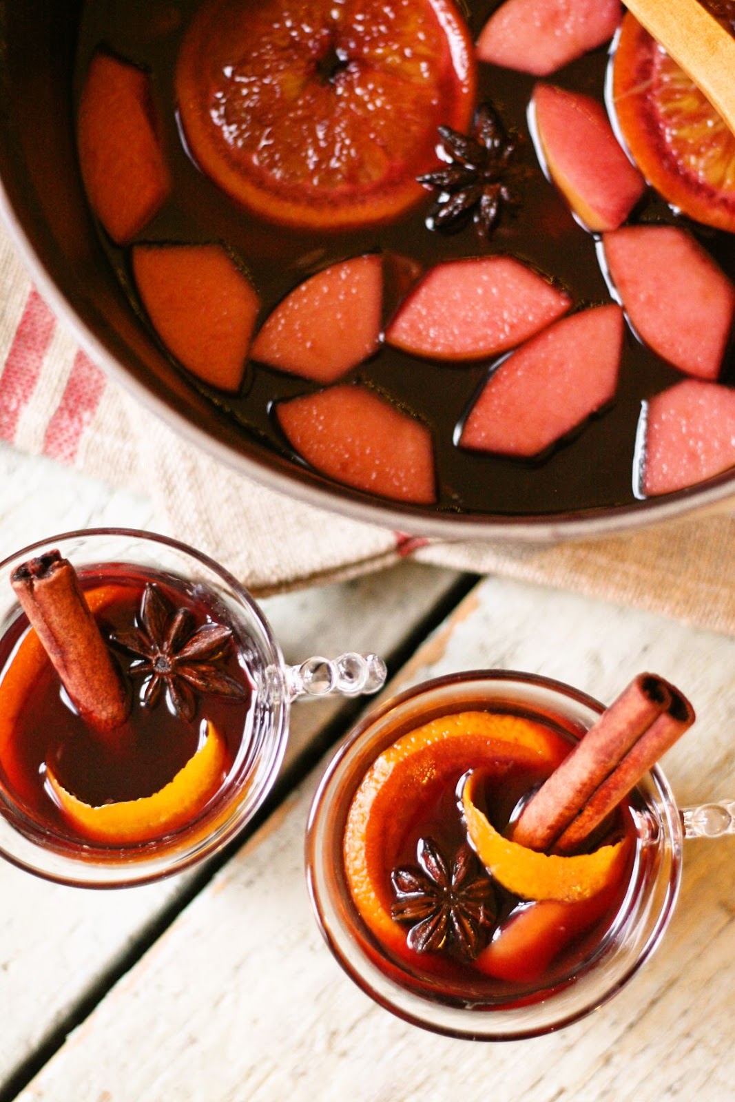 Perfectly imperfect Mulled wine with apples and oranges