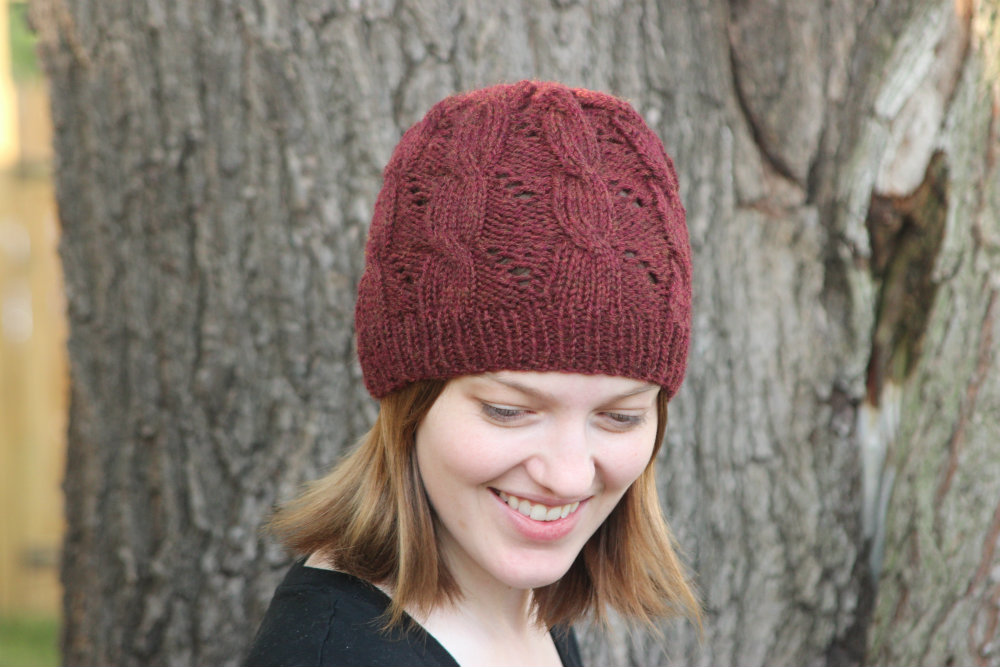SHE MAKES HATS: hermiones cable & eyelet hat