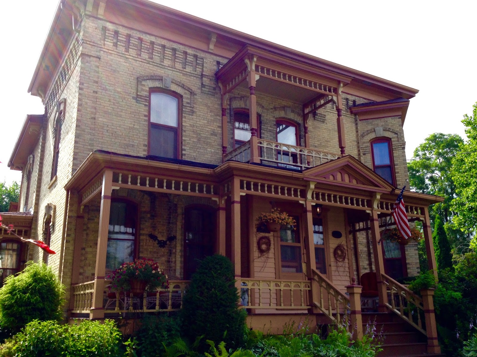 Our Unfiltered Life Stoughton, WI and The Stoughton House Inn Bed