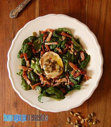 Ensalada De Espinacas, Beicon, Pipas Y Queso De Cabra.
