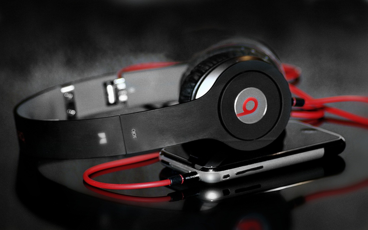 http://4.bp.blogspot.com/-rZ3Dlk6422M/T9G8XhvAJKI/AAAAAAAAAOc/da9CZIiByYQ/s1600/iphone_beats-1280x800.jpg
