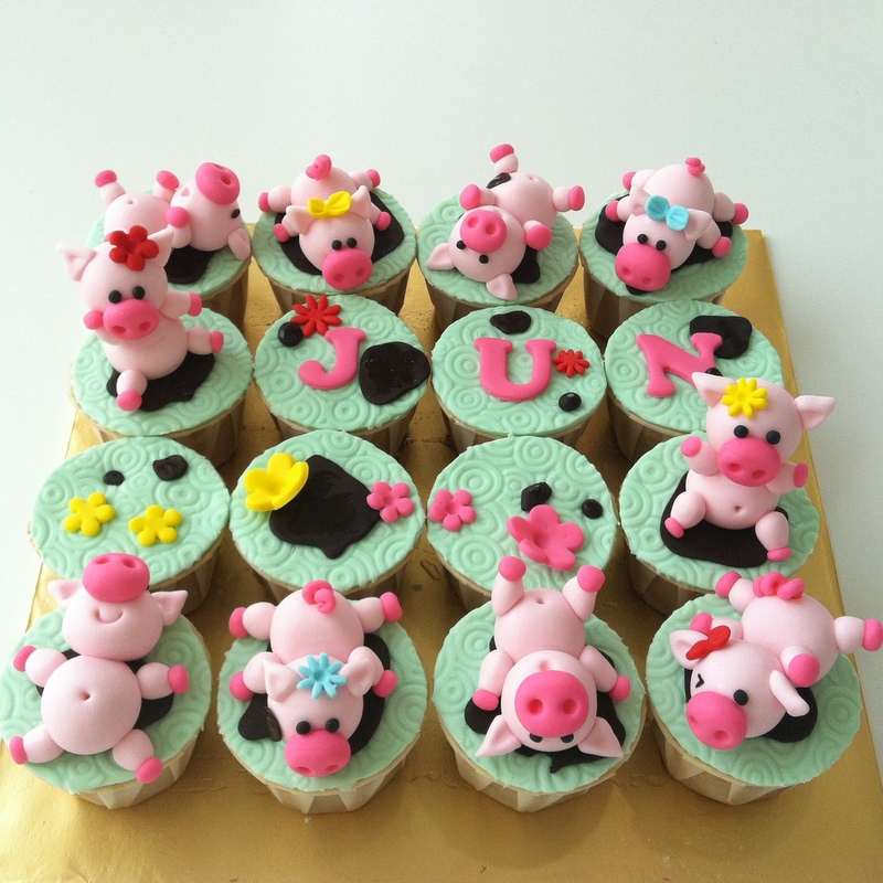 TeaRoom by Bel Jee: Piggy Cupcakes