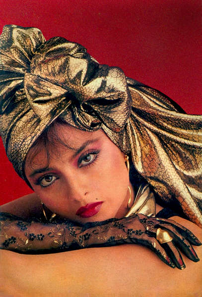 Insane Rekha Looks Deepika Padukone Should Try Insane Rekha Looks Deepika Padukone Should Try