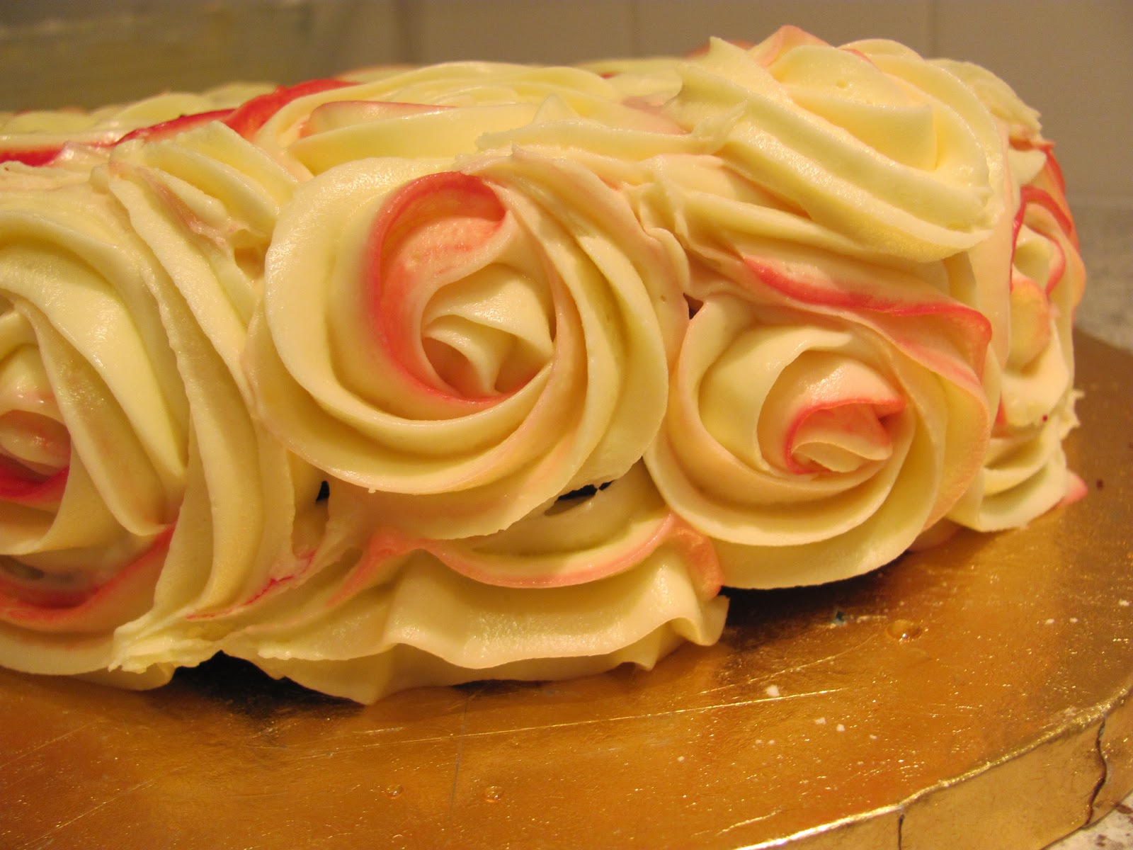 Mrs Cake How to Pipe Icing Roses
