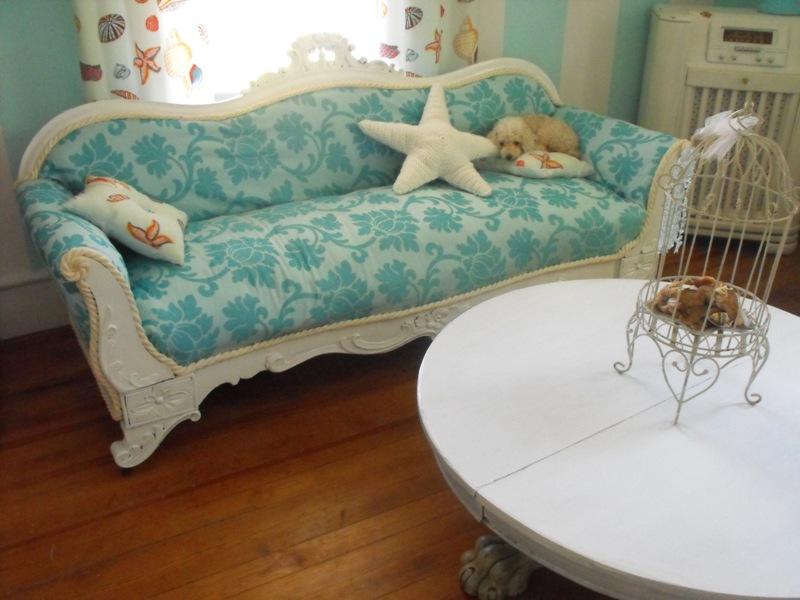 Faded Pink Rose Victorian Couch Makeover to Beach Cottage Chic!