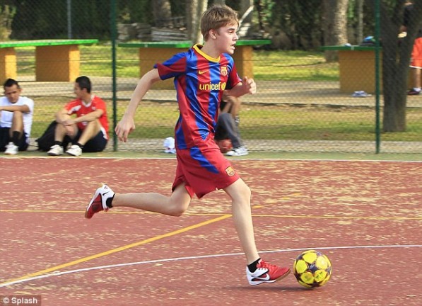 justin bieber playing soccer justin bieber playing soccer with barcelona. justin bieber playing soccer