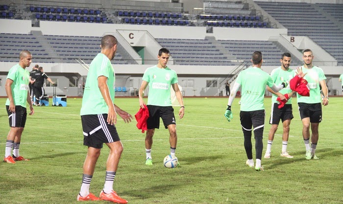 الجزائر - السنغال : المنتخب الوطني بالزي الأخضر