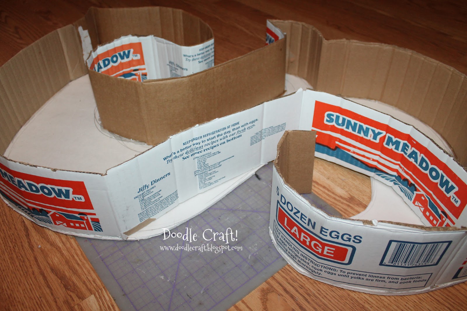 Doodlecraft DIY Ombre Monogram S made from Duct Tape and Cardboard!