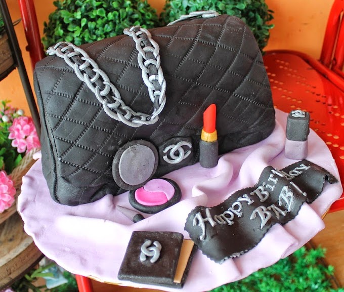Chanel Handbag cake
