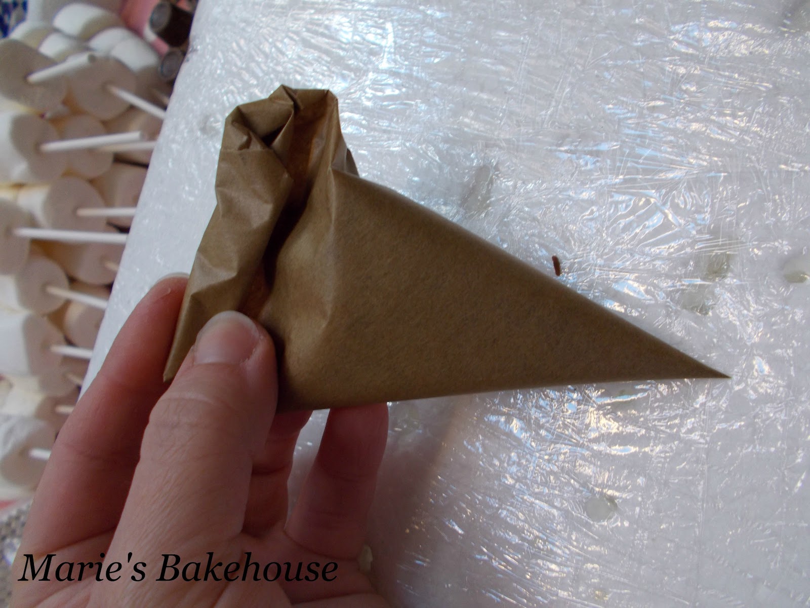 Marie's Bakehouse How to make a paper piping bag