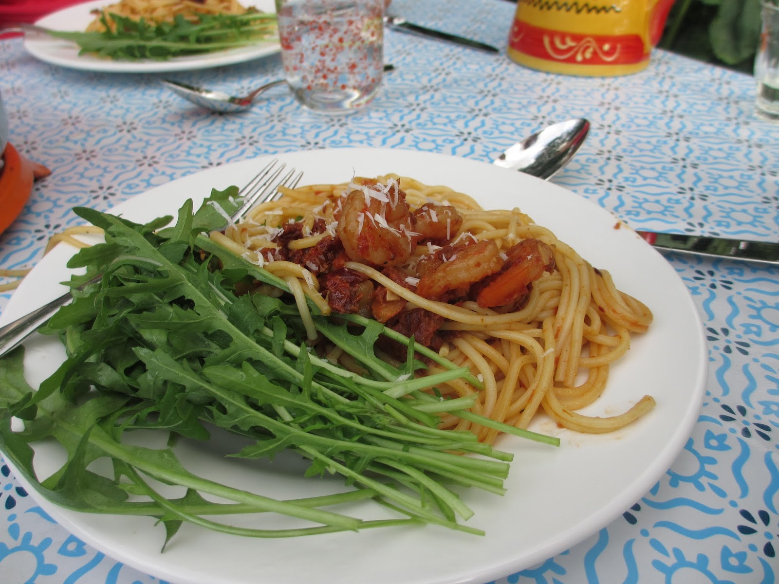Emma julia: spaghetti met garnalen en rucola