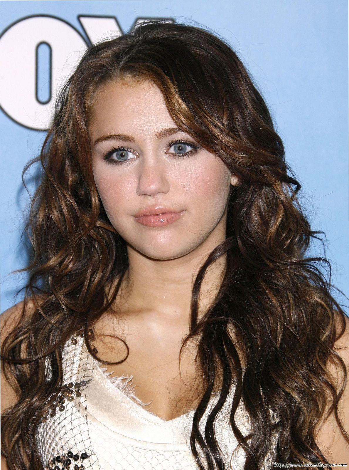 http://4.bp.blogspot.com/-rcLUmuadAug/T9XNen1uJRI/AAAAAAAACP8/ADF8WL1Ol0c/s1600/Miley+Cyrus+Pictures+10.jpg