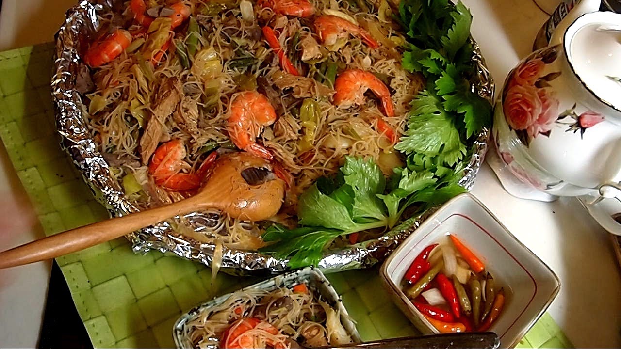 LUWEEH KITCHEN Pancit Adobo