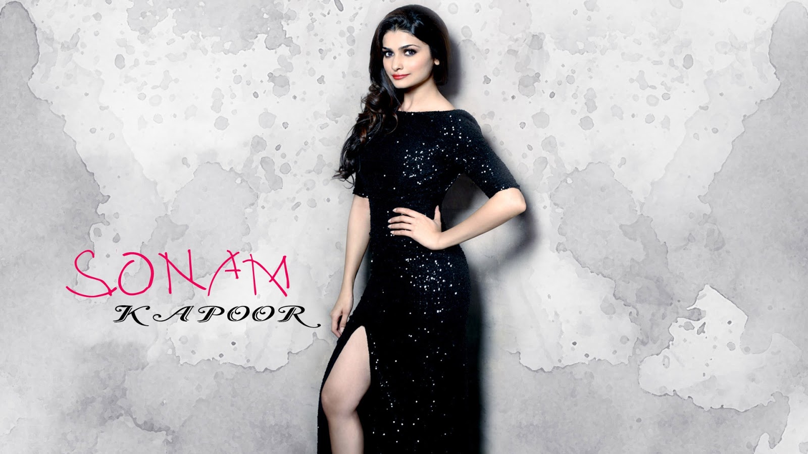 Hot Sonam Kapoor Wallpapers in black dress