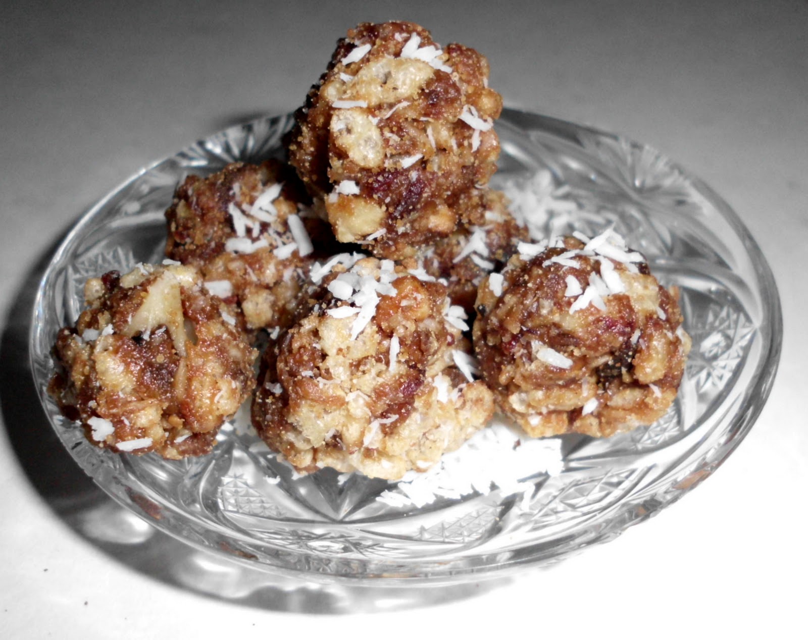 Turkish Delight Gluten Free, Low Sugar Date Nut Balls