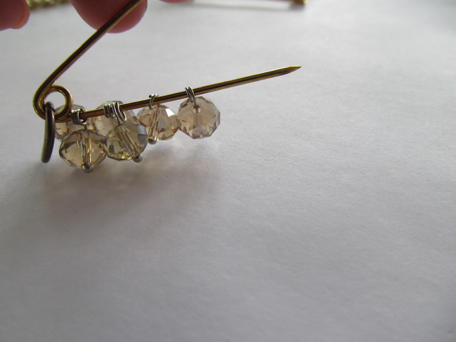 WobiSobi Safety Pin Necklace, DIY