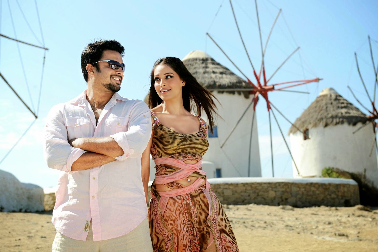 http://4.bp.blogspot.com/-redhUcHV7T0/TwNTmfLZJjI/AAAAAAAAC5g/HdCv8kgTcnY/s1600/Jodi-Breakers-Hot-Bipasha-Basu-Madhavan-HQ-Wallpapers-04.jpg
