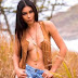 Sheislane Hayalla encarna índia provocante em ensaio sensual