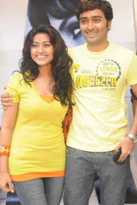 Sneha with Prasanna Sneha-Prasanna-hugging-side-by-side