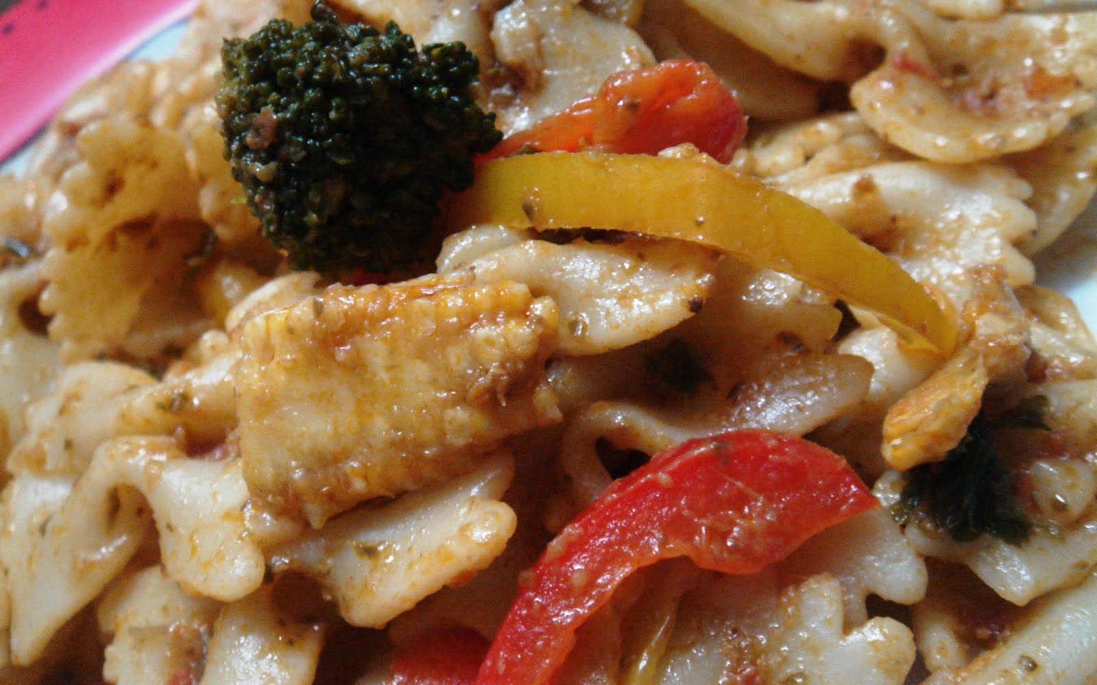 The Weekend Epicurean Nofrills Bow Pasta in TomatoBasil Pesto Sauce