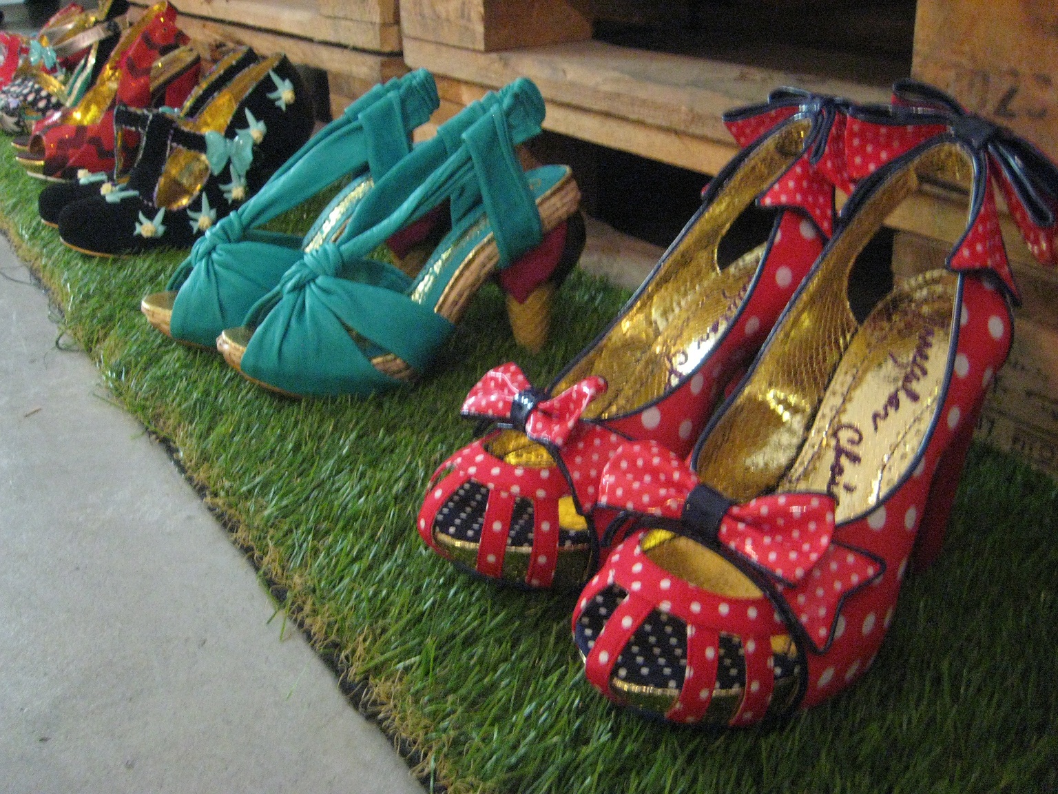 Bonjour Singapore Fashion blog with a focus on Asia We