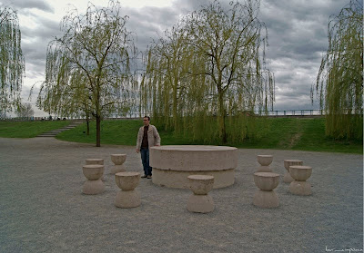 Brancusi Masa Tacerii Table of Silence Mesa del silencio Brancusi Masa Tacerii Table of Silence Mesa del silencio