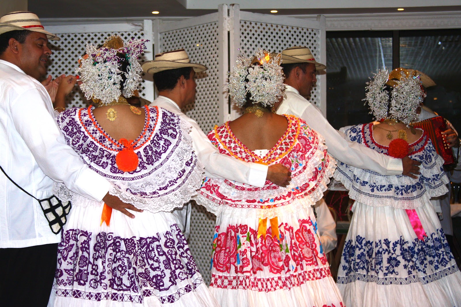 Panama Touring The National Dress