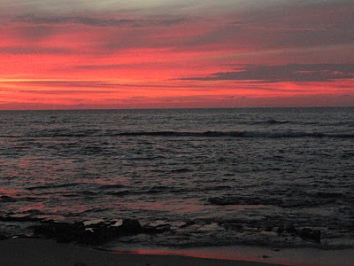 http://4.bp.blogspot.com/-riRkpIA3ZIc/TaT1HJGeIFI/AAAAAAAAEI0/RyToAsHqloU/s1600/Sunset+with+water+20July10.JPG