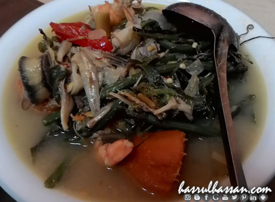 Bila suami house husband memasak di rumah Bila suami house husband memasak di rumah