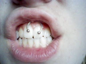 Piercing no Freio Fotos de Piercing no Freio