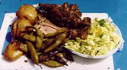 PACHAMANCA CON SU ENSALADA Pachamanca listo para degustar con su ensalada
