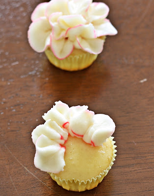 Versatile Vegetarian Kitchen: Easy Cupcake decorating ideas