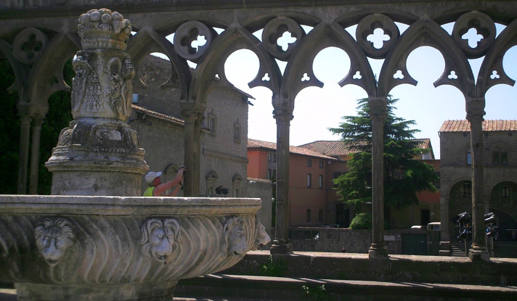 Come l acqua che scorre     CREATURE GIARDINO Bomarzo
