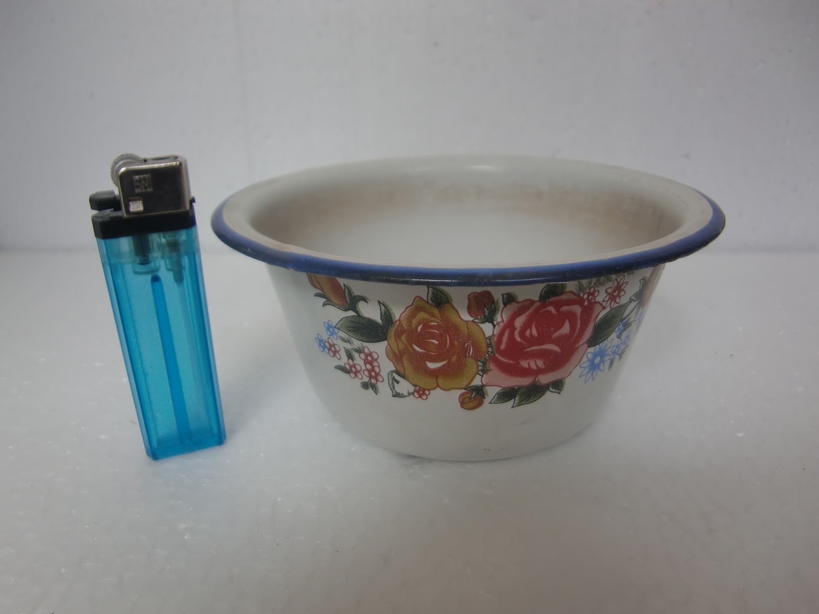 Cilegon Antik Mangkok Enamel Kecil Motif Bunga Merah cilegon antik mangkok enamel kecil motif bunga merah