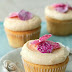Vanilyalı, güllü cupcake