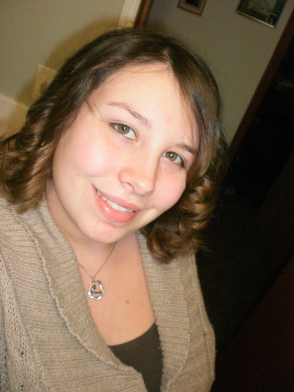 eyebrows, actually NATURAL hair color, no piercings, nor tattoos title=