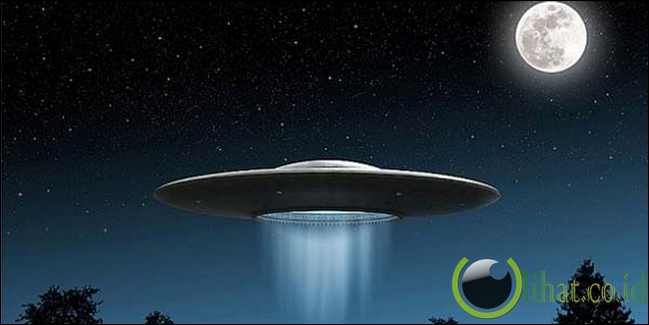 Diculik oleh Alien Berbentuk Robot Diculik oleh Alien Berbentuk Robot